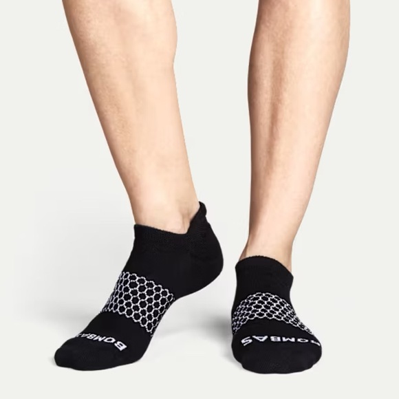 4 for less than a price of 2! / 4-pack Bombas Black Ankle Socks / NWT / Size Med - Picture 4 of 5